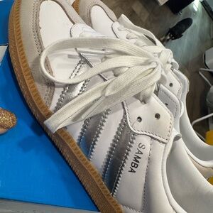 Women’s Adidas Samba White/Silver/Gray! Size 8!